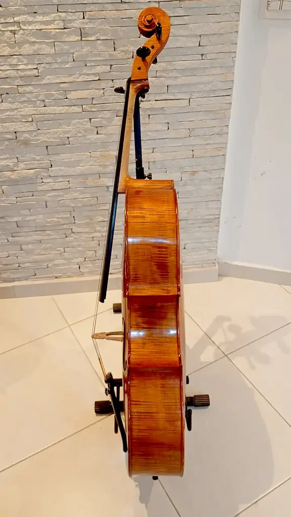 Violoncelo-Domenico-Montagnana-lateral