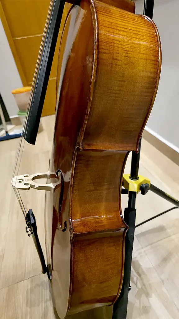 Violoncelo-Modelo-Strad-2024-lateral